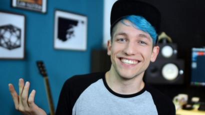 Bild: -
YouTuber Rezo hat ein Video mit dem Titel „Die Zerstörung der CDU.“ online gestellt. Darin wirft er den Christdemokraten unter anderem vor, beim Klimawandel untätig zu sein, Politik für Reiche zu machen und „krasse Inkompetenz“ beim Thema Urheberrecht und Drogenpolitik an den Tag zu legen. Foto: Privat/dpa