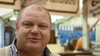 Bild: Petra Hartl
Simon Traub ist nicht nur ein perfekter Profi-Bierzelt-Ober, sondern auch ein erfolgreicher Buchautor.