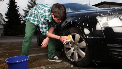 Bild: Klaus Eppele – stock.adobe.com
Mit den richtigen Mitteln strahlen die Felgen wie neu.