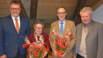 Bild: jr
Langjährige Mitglieder ehrte der Obst- und Gartenbauverein Waldsassen. Unser Bild zeigt (von links) Vorsitzender Klaus Schuster, Hildegard Grillmeier, Bernd Sommer und Ehrenvorsitzender Robert Treml.