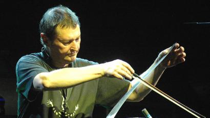 Archivbild: Kunz
Der musikalische Tausendsassa Hans-Jürgen Buchner, alias Haindling, ist Stargast des "Löwenfestes" am Samstagabend in der Mehrzweckhalle.
