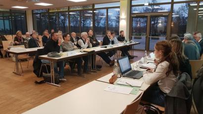 Bild: Christopher Dotzler
Der Planungsausschuss tagte am Dienstag ausnahmsweise im Konrad-Max-Kunz-Saal der Oberpfalzhalle. Etliche Zuhörer verfolgten die Diskussionen zum Thema Ostbayernring.