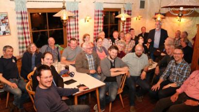 Bild: mab
Die Stimmung ist gut bei den Schwarzenfelder Vereinsvorständen bei ihrem Treffen in der Skihütte in Ödengrub. Zentrales Thema dort: Das Bürgerfest, das am 29. und 30. Juni steigt.