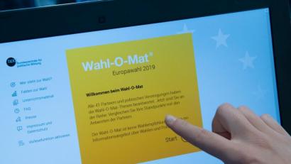 Bild: Paul Zinken
Die Partei Volt Deutschland hatte erreicht, dass der Wahl-O-Mat zur Europawahl vorerst auf Eis gelegt werden muss.