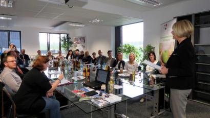 Bild: ubb
Andrea Stempfhuber aus Regensburg referierte über aktuelle Daten der schwerbehinderten Arbeitnehmer in der Oberpfalz und über Fördermöglichkeiten für die Unternehmen.