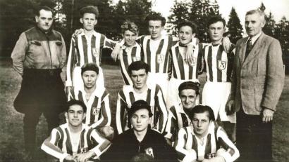 Bild: jml
Wer kennt sie noch, die Namen der Spieler und Betreuer der Mannschaft des SV Kohlberg-Röthenbach von 1953?