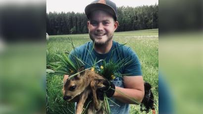 Bild: mlg
Julian Götz vom Gutshof Heringnohe bei Vilseck verdient sich langsam den Titel "Bambi-Retter".