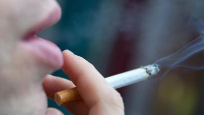 Symbolbild: Andrea Warnecke/dpa
Noch nicht alt genug zum Rauchen: Ein 16-Jähriger bekam es deshalb in Hahnbach mit der Polizei zu tun.