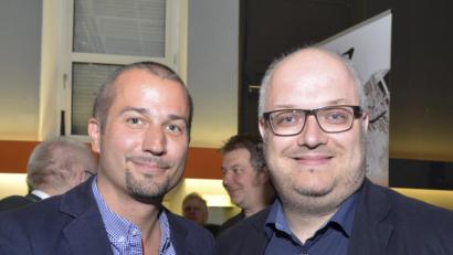 Bild: Karin Wilck
Der Stabwechsel ist gelungen. Florian Vogel (links) folgt Tobias Reichelt als Vorsitzender des Stadtjugendrings Weiden.