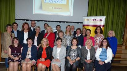 Bild: hme
Der neugewählte Kreisvorstand der Frauenunion im Landkreis Neustadt/WM um Tanja Schiffmann (vorne, Mitte).