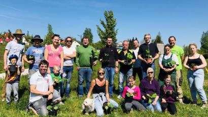 Bild: wro
Die Kürbisaktion ist ein Spaß für alle, die einen grünen Daumen haben. Organisiert wurde sie von Simon Rauch (2. von rechts – stehend).