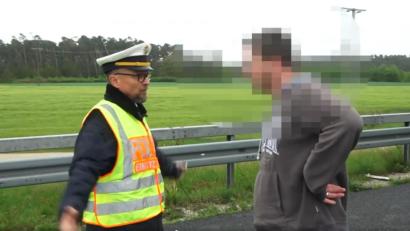 Bild: news5 via glomex
Nach einem tödlichen Lkw-Unfall auf der Autobahn A 6 war dem Leiter der Verkehrspolizei Feucht, Stefan Pfeiffer, der Kragen geplatzt.