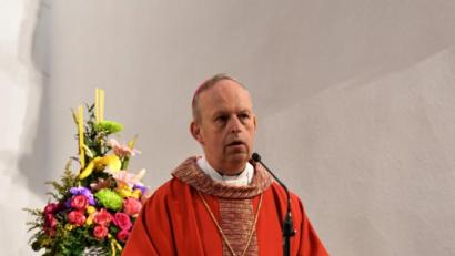 Bild: twg
Weihbischof Reinhard Pappenberger bei der Firmung in Neusorg
