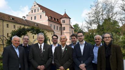 Bild: Petra Hartl
Wissenwertes über „Detektoren für ionisierende Strahlung“ war Thema beim radiometrischen Seminar mit (von links) Werner Schüler, Gerolf Fiegler, Richard Reisinger, Sebastian Altstadt, Henning von Philipsborn, Roman Greim, Franz Rößler, Otmar Oehling und Michael Ritz.