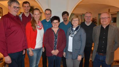 Bild: jr
Mit dieser neu gewählten Mannschaft geht das Pechlattenfixner Dorftheater in die nächsten Jahre. Mit dabei sind (von links) Vorsitzender Thomas Flügel, Markus Böx, Simone Zitzlmann, Thomas Robl, Angelika Protschky, Klaus Brandner, Kornelia Flügel, Bürgermeister Ernst Neumann und Spielleiter Anton Krisch.