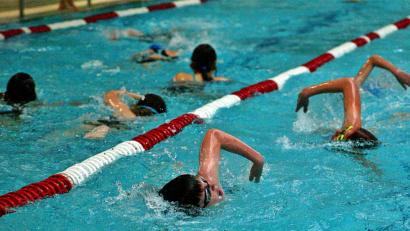 Bild: R. Kreuzer
Beim Acht-Minuten-Schwimmen geben die Schüler in einem beliebigen Schwimmstil alles.