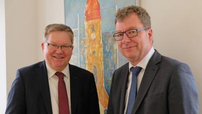 Bild: Stadt
Zwei, die sich verstehen: OB Michael Cerny (links) und der Präsident des Regensburger Verwaltungsgerichts, Martin Hermann.