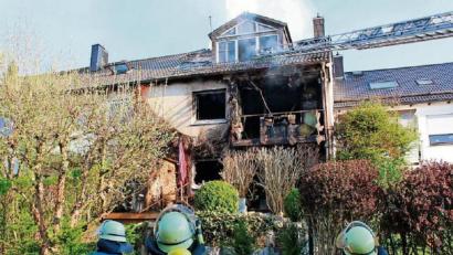 Bild: Thomas Neumann
Ein ausgebranntes Haus in Marktredwitz. immer wieder musste die Feuerwehr Anfang 2018 dort ausrücken.