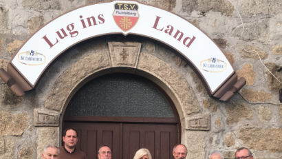 Bild: gis
Vorsitzender Thomas Reichenberger (rechts) dankt Ehrenmitglied Karl Heinz Glaser, Andreas Bauer, Christian Markhof, Bettina Pickert, Edgar Kolb und Rudolf Bauer mit Urkunden.