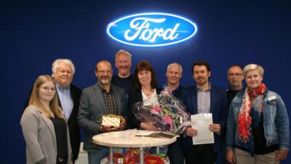 Bild: fpoz
Zum Abschied gab es ein "Party-Fass". Im Bild von links Annika Kunz, Richard Mössbauer, Andreas Holzester, Oliver Weber, Gisela Holzester, Klaus Richter, Nicolai Mössbauer, Roman Dziajlo und Bettina Greger.