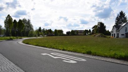 Bild: szl
Auf Raten des Landratsamtes lockert der Stadtrat die Festsetzungen für den Bebauungsplan des Baugebiets „Östlich der Regensburger Straße“. Hauptsächlich betroffen sind freie Bauparzellen in der Friedrichstraße.
