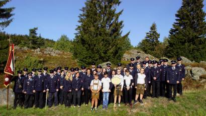 Bild: mmj
Gruppenbild mit Angehörigen der Feuerwehr Stadlern, die über die Pfingstfeiertage ihr 150-jähriges Bestehen feiert.