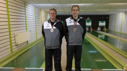 Bild: fjo
Hugo Wild (links) und Manfred Wild (rechts) gelang nicht nur die Clubmeisterschaft, sondern zugleich die Kreismeisterschaft in den jeweiligen Kategorieren.