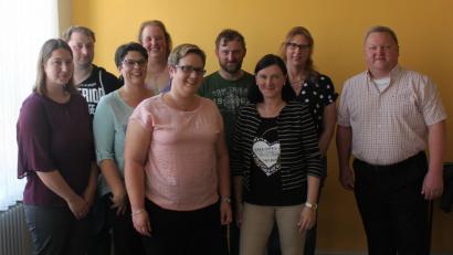Bild: jub
Michaela Jung (Fünfte von links) ist neue Vorsitzende des Jugendheimvereins mit der neuen Vorstandschaft aus (von links) Heike Wolf, Christian Pentner, Karin Helgert, Sandra Kraus, Jung, Markus Pentner, Birgit Gruber, Sonja Lukas und Werner Meier.