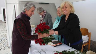 Bild: wro
Vor und nach den Gottesdiensten wurden Ritarosen zum Verkauf angeboten.