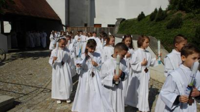 Bild: sns
Erstmals an den Tisch des Herrn traten 47 Mädchen und Buben in der Pfarrei St. Josef.
