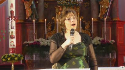 Bild: fsb
Brigitte Traeger singt vor ausverkauftem Haus ein zweistündiges Konzert zugunsten der NT-Hilfsaktion "Lichtblicke".