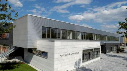 Bild: exb
Die Bürger haben entschieden: Es soll an die Hans-Scholl-Grundschule angebaut werden. Einen zweiten Schulstandort soll es nicht geben.