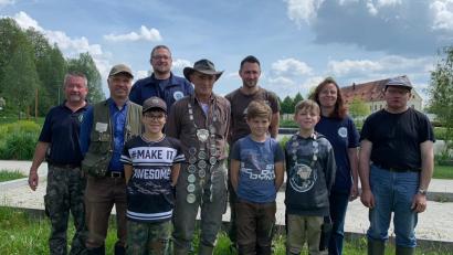 Bild: exb
Beim Hegefischen des FSV wurde der Fischerkönig gekürt. Unser Bild zeigt von links stellvertretenden Vorsitzenden Markus Schultes, Thomas Blei, Tim Sommer, Vorsitzenden André Röckl, Bernhard Keck, Andreas Bäuml, Julius Tretter, Jannik Walenta, Jugendleiterin Anita Köppl und Robert Trissl.