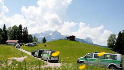 Bild: Angelika Warmuth/dpa
Dieses Foto stammt vom G7-Gipfel, der im Juni 2015 im bayerischen Elmau stattfand. Unter anderem einigten sich Staats- und Regierungschefs damals auf ein Zwei-Grad-Ziel beim Klimaschutz. Damals wurde aber auch erstmals die digitale Alarmierung getestet.