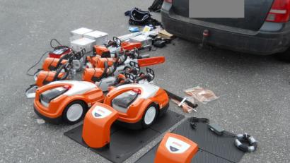 Bild: exb
Aus einem Diebstahl in Frankreich stammten diese Geräte, die bei einer Fahrzeugkontrolle im nördlichen Landkreis zutage kamen. Die Polizei schnappte drei Tatverdächtige.