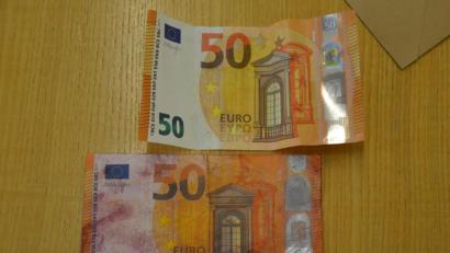 Bild: ca
Oben echt, unten falsch: Mit diesem Schein zahlte ein 30-Jähriger