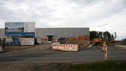 Bild: wro
Aktuell errichtet die Ziegler-Group eine Logistikhalle im neuen interkommunalen Gewerbegebiet am Westrand Wiesaus. Die Gesamtmaßnahme Gewerbegebiet ist der größte Ausgabeposten im Haushalt 2019.