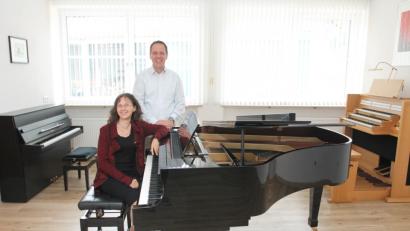 Bild: pi
Susanne und Michael Schieder sind gerüstet und freuen sich auf die Eröffnung des Kultursalons.