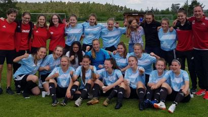 Bild: exb
Geschafft! Die B-Juniorinnen des TSV Theuern bejubeln nach ihrem 7:2-Sieg gegen den SV Gundelsheim den Titelgewinn in der Landesliga Nord und den Aufstieg in die Bayernliga.