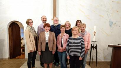 Bild: exb
Das Führungsteam des Diakonievereins setzt sich zusammen aus (von links) Sabine Dorn, (Beisitz), Stefan Bäumler (Kassier), Irene Kaschner, Nicole Reichel (Schriftführerin), Bettina Born (2. Vorsitzende), Maria Borst (Beisitz), Helga Hegen (Beisitz), Petra Hornstein (Kassenprüfer), Akiko Pischulti (1. Vorsitzende).