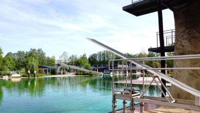Bild: bkr
Was das Naturerlebnisbad am Samstag nur noch braucht ist Badewetter. Alles wurde blitzblank auf Vordermann gebracht. Im Blickfeld hier nur der Schwimmerbereich.