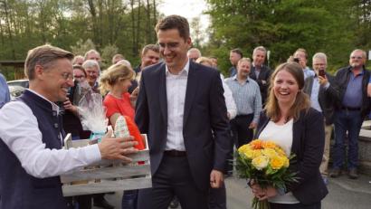 In den kurzen Ruhephasen, die Christian Doleschal künftig haben wird, gewährleistet ein gediegenes Nackenhörnchen wohlige Pausen. 	Bild: bkr