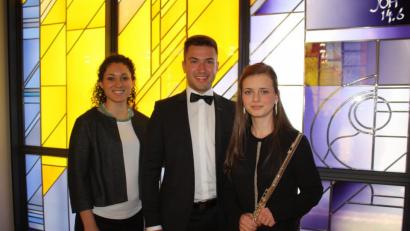 Bild: R. Kreuzer
Sängerin Ashley Carter, Organist Lars Amann, Querflötistin Johanna Nickl (von links) widmen sich im Konzert in Letzau Bachs Chorälen.
