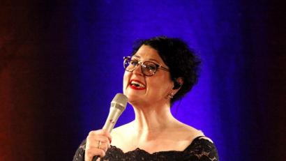 Bild: Hirsch
Steffi Denk begeisterte bei ihrem Auftritt im Fronberger Sperlstadl.