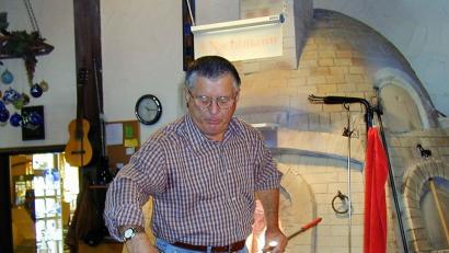 Archivbild: cr
Bis 1985 arbeitete Siegfried „Siggi“ Sterr in Altenstadt/WN als Glasbläsermeister. Sein letzter Arbeitsort war die Altbayerische Glashütte in Neustadt/WN.