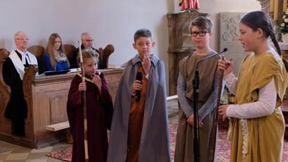 Bild: le
Eine musikalische Reise durch die Bibel unter dem Motto: „Unterwegs im Vertrauen" unternehmen die Buben und Mädchen der KiGo-Bande im Familiengottesdienst.