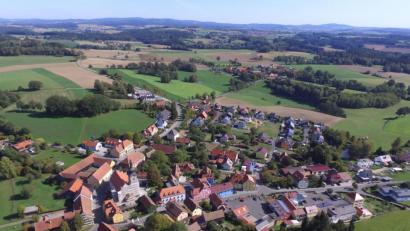 Bild: Michael Ascherl [Michael Ascherl] (michael.ascherl@oberpfalzmedien.de, mascherl)
Das Dorf Wurz gehört zur Gemeinde Püchersreuth und liegt im Landkreis Neustadt/WN.