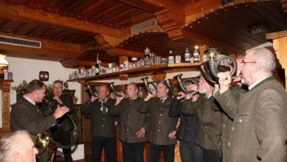 Bild: frd
Satter Hörnerklang begleitete die Hauptversammlung der Kreisgruppe: Die Jagdhornbläser-Gruppe gestaltete die Veranstaltung musikalisch.