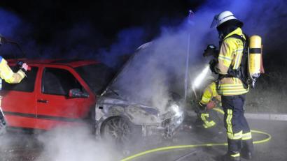 Bild: gfr
Ein VW Golf ist am Dienstagabend auf der B85 bei Schäflohe völlig ausgebrannt.