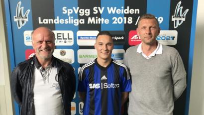 Bild: exb
Teammanager Hannes Beer (links) und Trainer Andreas Scheler freuen sch über die Verpflichtung von Vincent Schweiger.